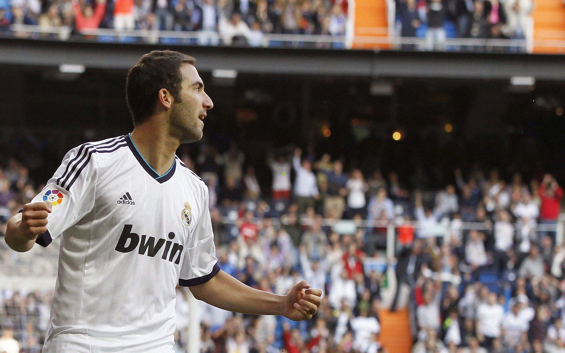 英冠焦点战，布里斯托尔城主场迎战莱切斯特城，进攻对决决定联赛格局