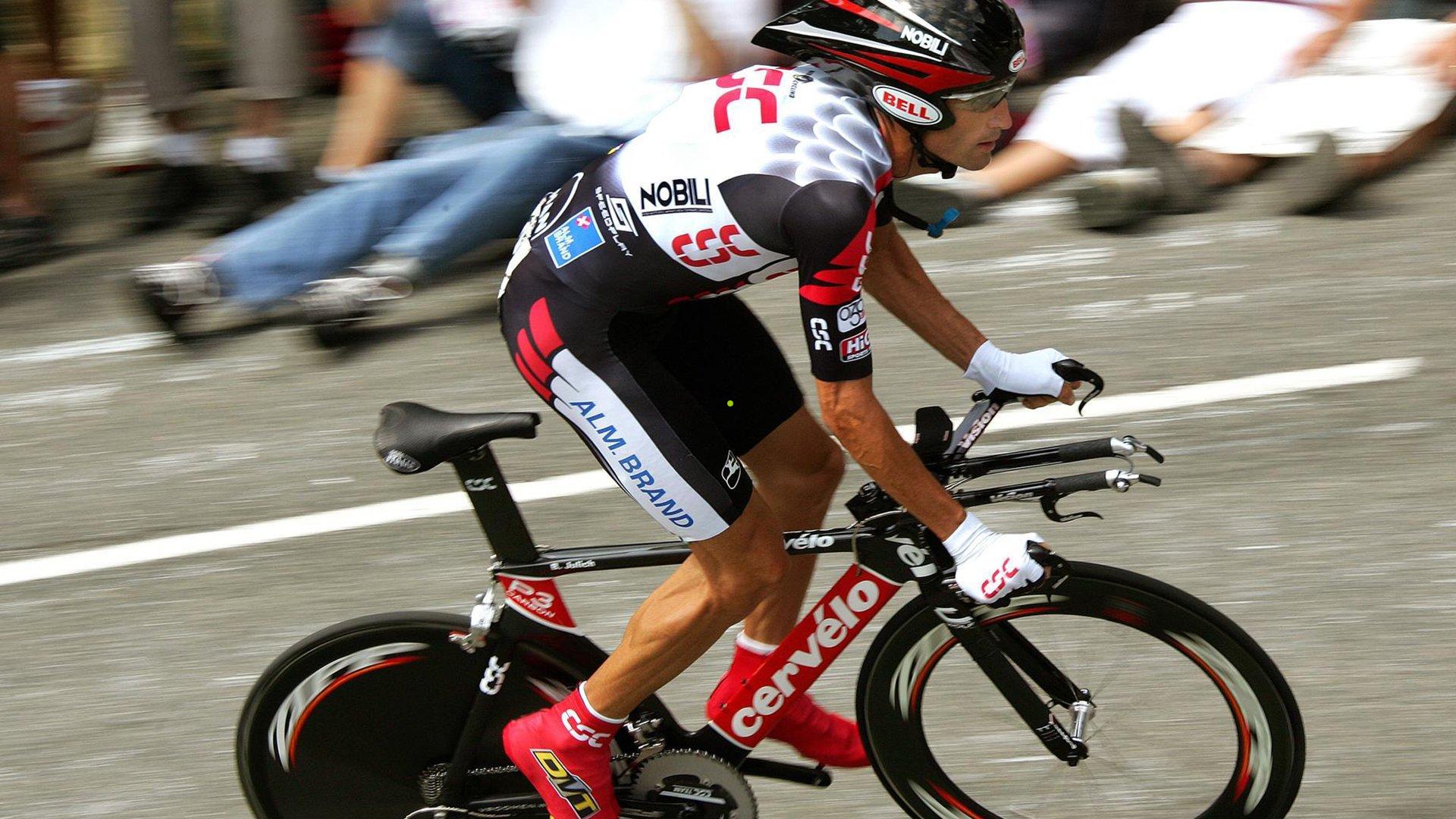 恩里克盛赞拜仁15连胜壮举，强调巴黎主场信心迎战强敌